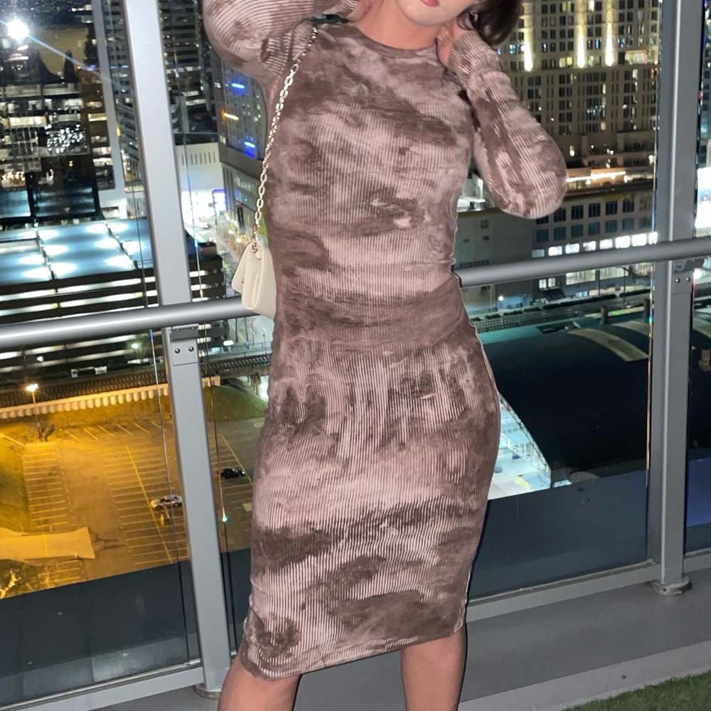 brown long sleeve midi dress